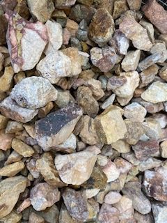 Apache Gold Landscape Rock 3/4"